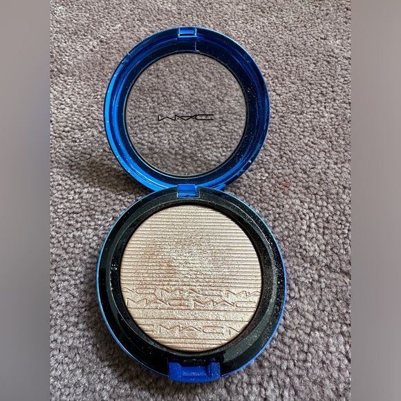 MAC COSMETICS Extra Dimension Skinfinish Highlighter - Picture 3 of 4